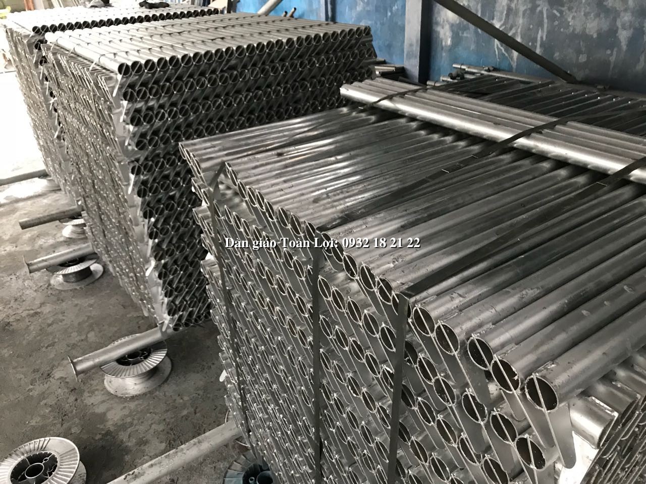 Giàn giáo Nêm