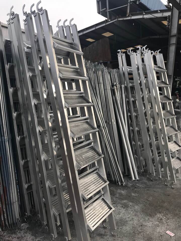 Thang xây dựng dàn giáo