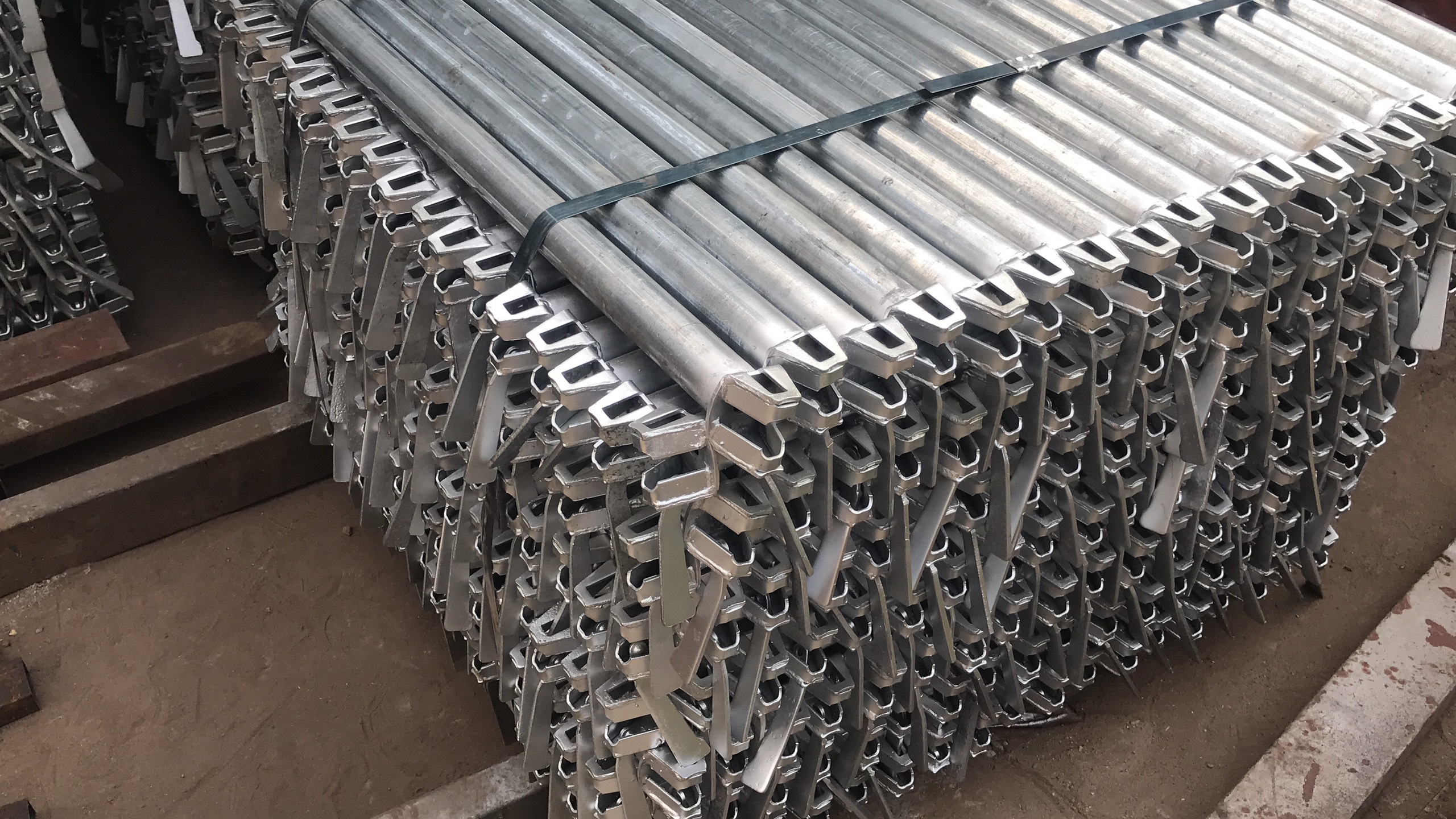 Giá thép hộp giàn giáo