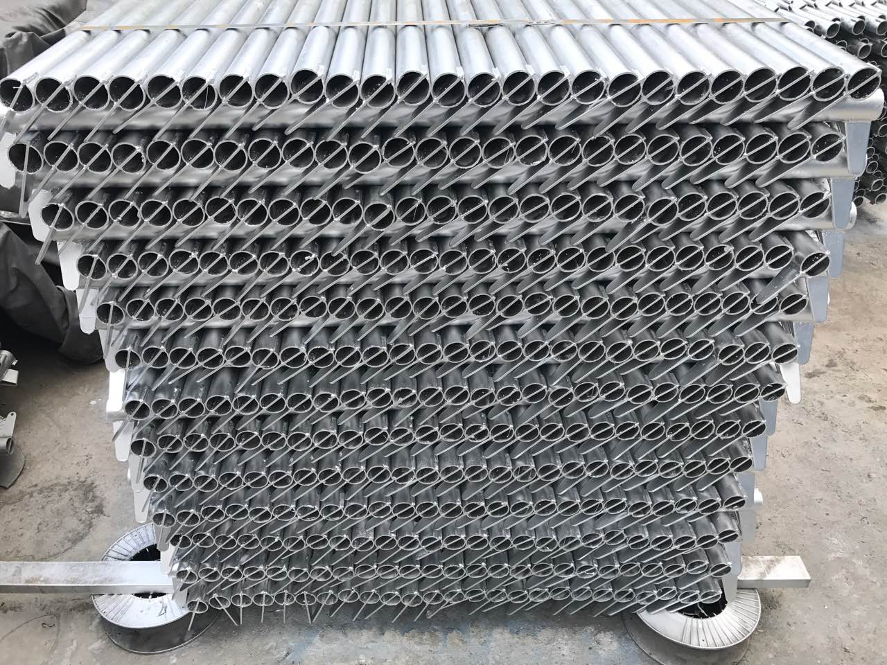 thép hộp giàn giáo giá rẻ